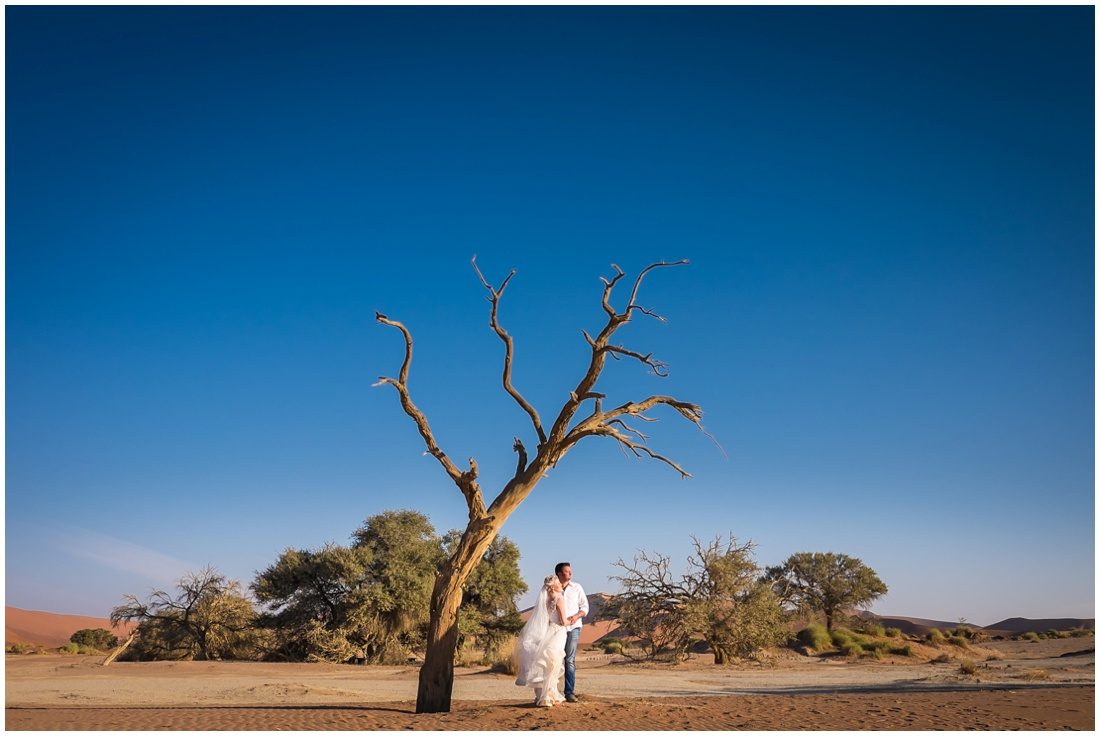namibian wedding marienthal - rory & christa bride & groom sossusvlei-8